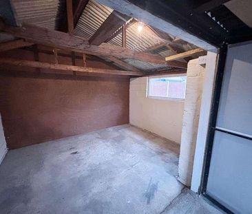 King Edward Avenue, Rainham, RM13 - Photo 6