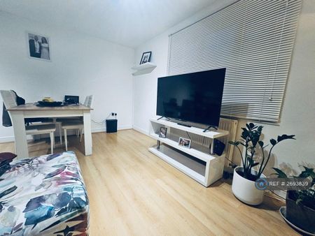 2 bedroom maisonette to rent - Photo 2