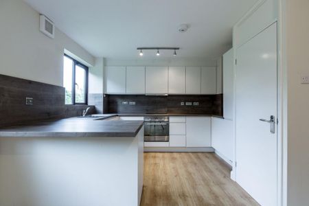 2 bedroom ground floor flat to rent - Photo 5