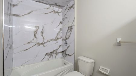 For Lease - 4051 Dunmow Crescent, Mississauga, Ontario - Photo 2