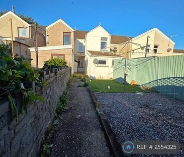 3 bedroom semi-detached house to rent - Photo 6