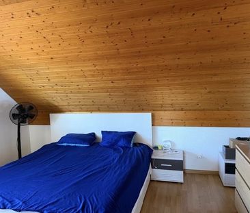 Charmante 3-Zimmer-Dachwohnung mit Balkon in Oberbuchsiten - Photo 3