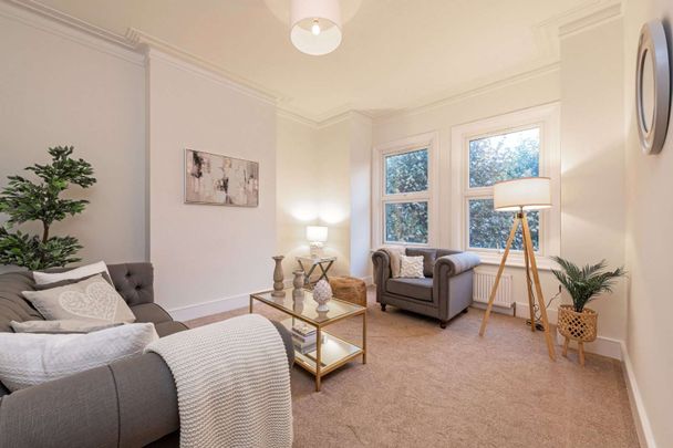 An immaculately presented two bedroom flat with a large private terrace located on the quiet residential Moring Road. - Photo 1