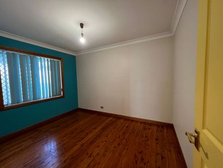 Large Family Home - Photo 2