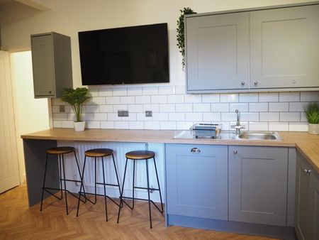 Gerard Street North En-suite Room 2 - Photo 5