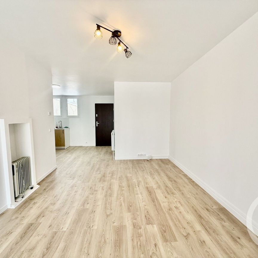 Location Maison 4 pièces 61m² ST PIERRE LES NEMOURS 77140 - Photo 1