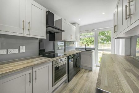 3 bedroom semi-detached house to rent - Photo 2