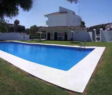 Alquiler de casa o chalet independiente en Calle Mar Cantábrico, 1 - Photo 2