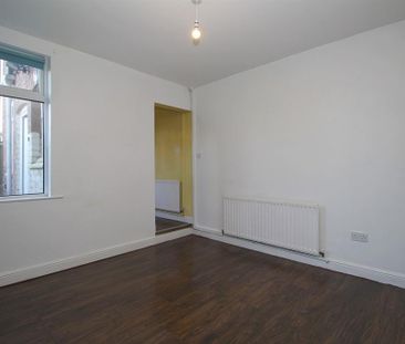 2 bedroom end of terrace house to rent - Photo 4