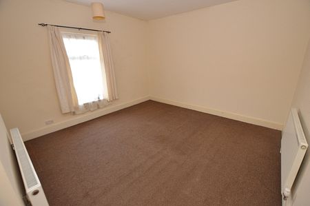 2 Bedroom Terraced House - Photo 3