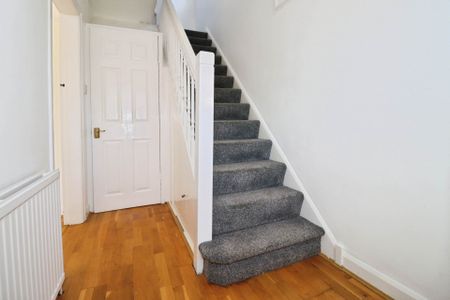 Bramley Avenue, Bebington - Photo 5