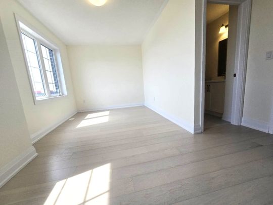 For Lease - 20 Clipper Crescent, Whitchurch-Stouffville, Ontario - Photo 1