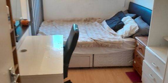 Room in a Shared House, Tresham Crescent, NW8 - Photo 2