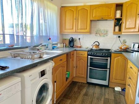 Rochester Way, Crowborough - Photo 4