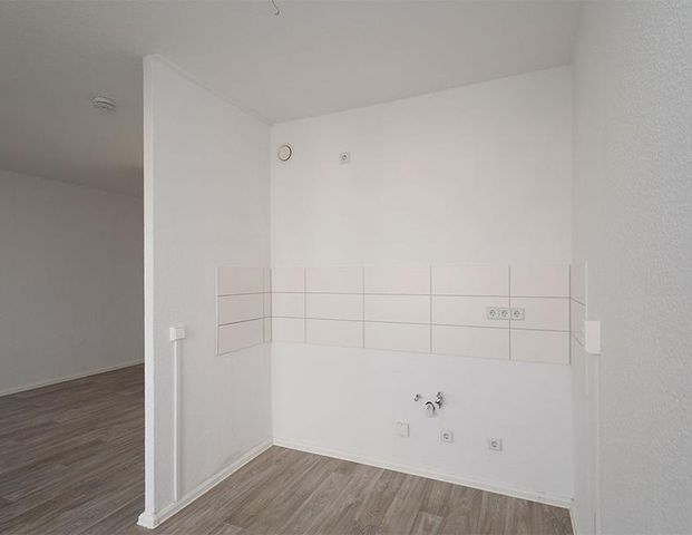 Sofort bezugsfertige Zwei-Raum-Wohnung in seniorenfreundlichem Wohnhaus - Photo 1