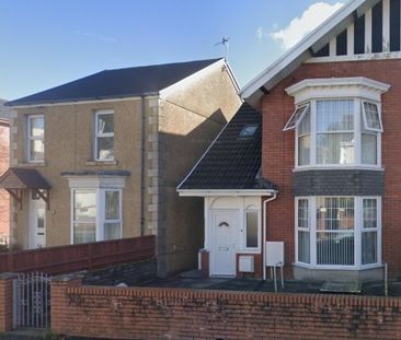 1 bedroom in a house share to rent - Photo 2