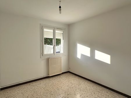 Location Appartement 2 pièces 45m² TOULON 83000 - Photo 3