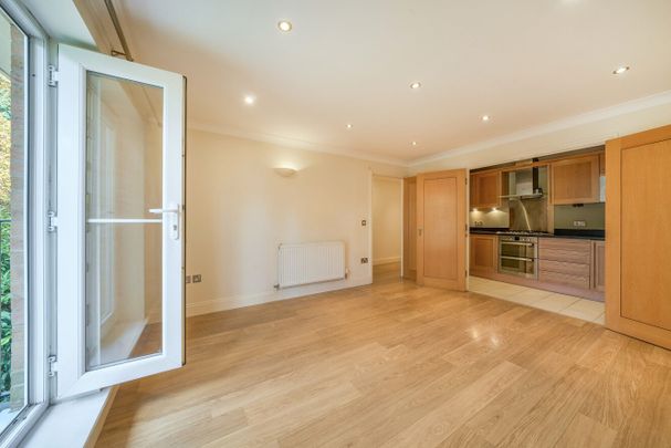 The Avenue, Beckenham, Kent, BR3 - Photo 1