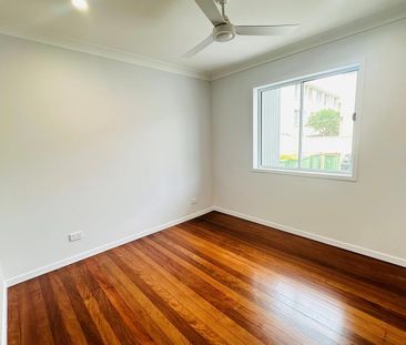 2 Bedroom 1 Bathroom Unfurnished Renovated Apartment - Photo 2