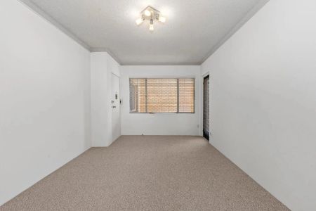 Stylishly Renovated Two-Bedroom Unit in a Prime Eastwood Location - Photo 5