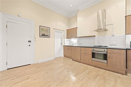 This raised ground floor one-bedroom apartment is a good size and includes an open kitchen reception. The circular bedroom is a spacious double and includes a dressing room, all in the beautiful Grade II listed Royal Crescent with access to communal gardens. EPC rating D - Photo 2