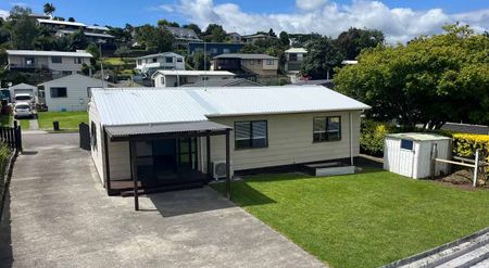 Sunny 3BR Home in Heart of Hairini! - Photo 4