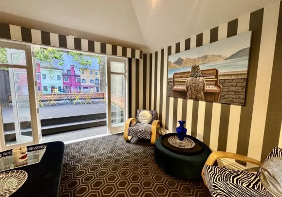 A Masterpiece of Elegance & Comfort in Oriental Bay - Photo 1