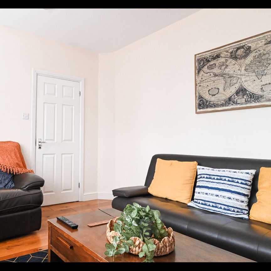 4 Bed Semi-Detached House, Richmond Hill, LU2 - Photo 1