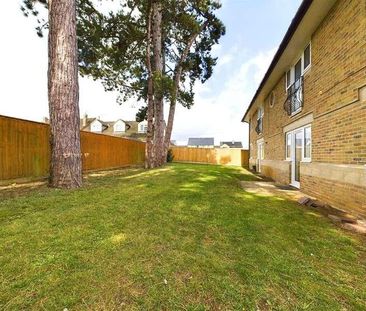 Pinewood Court, Burford Road, Carterton, OX18 - Photo 1