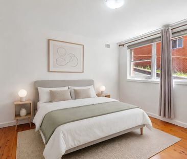 Renovated ground-floor apartment, move-in ready - Photo 2