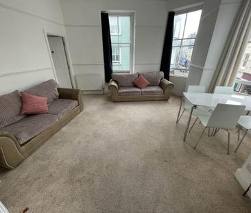 4 bedroom flat to rent - Photo 1