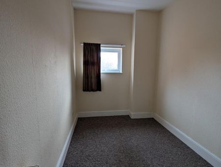3 bedroom flat to rent - Photo 4