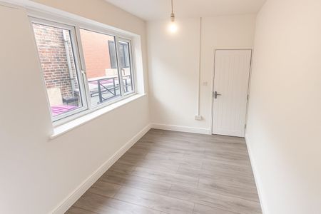 2 Bed Flat, Wilmslow Road, M14 - Photo 3