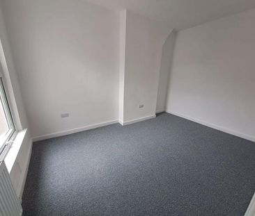 2 bedroom end of terrace house to rent - Photo 3