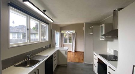 Warm & Sunny Family Home in Prime Location - Photo 3