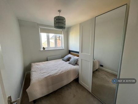 1 bedroom in a flat share to rent - Photo 3