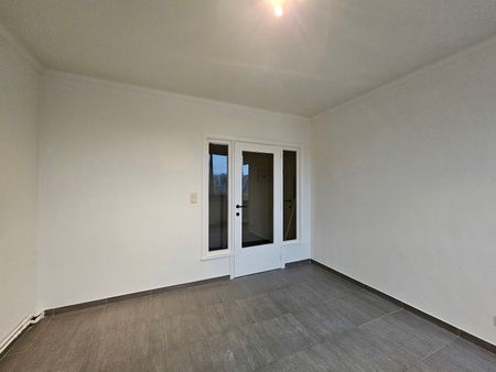 Vernieuwd en licht dakappartement in het centrum - Photo 5