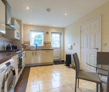 To Let 3 Bed House - Terraced - Photo 4