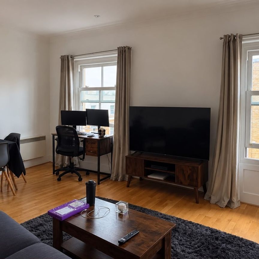 1 Bed Flat, Wandsworth Road, SW8 - Photo 1