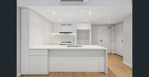 Oversized 1 bedroom apartment - Photo 1