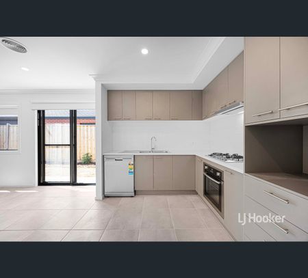 17 Leona Drive, Wyndham Vale, Vic 3024 - Photo 3