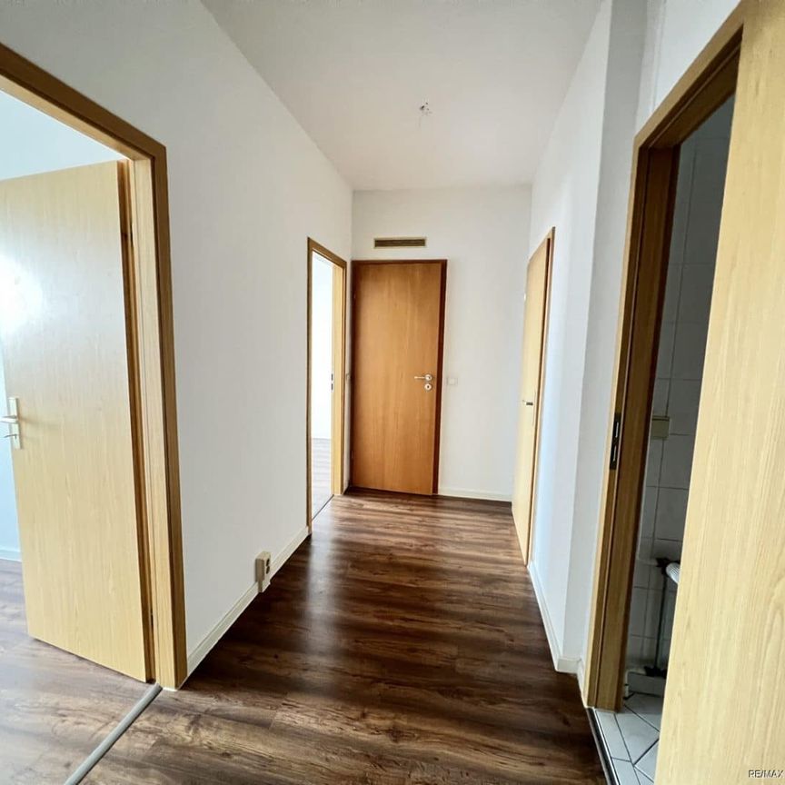 Helle 3-Zimmer-Wohnung mit Balkon und optimaler Anbindung! - Foto 1