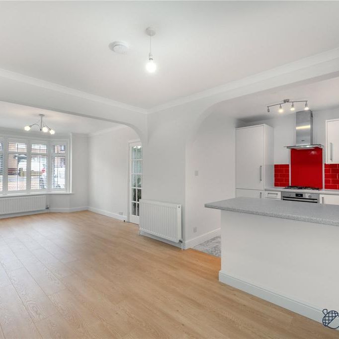 4 bedroom semi-detached house to rent - Photo 1