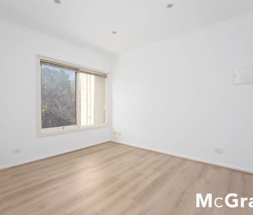 Stylish Two-Storey Townhouse Opposite Kingsley Gardens - Photo 5