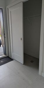 LUXUEUX 4 1/2 À LOUER À MONTRÉAL - Photo 4