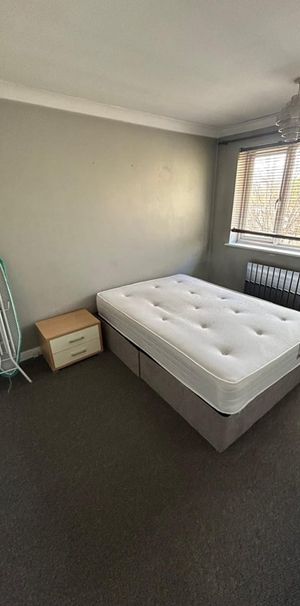 Room in a Shared House, Waldronhyrst, CR2 - Photo 1