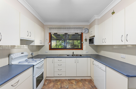 OXLEY VALE - 3 Bedroom Family Home - Photo 3