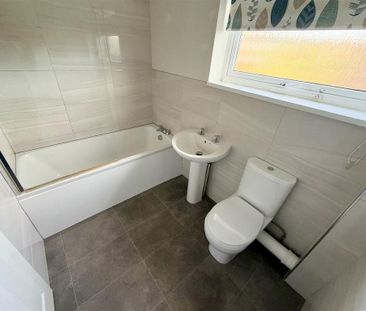4 bedroom detached house to rent - Photo 6
