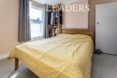 3 bedroom terraced to rent Theobald Road - Photo 3