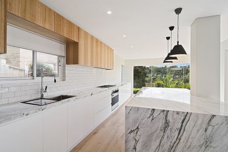 Luxury Living in Cammeray – Modern 4-Bedroom Duplex with Swimming Pool and Spectacular Water Views! - Photo 4